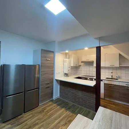 Monteur Fuer 4 Personen In Oberhausen. Appartement *