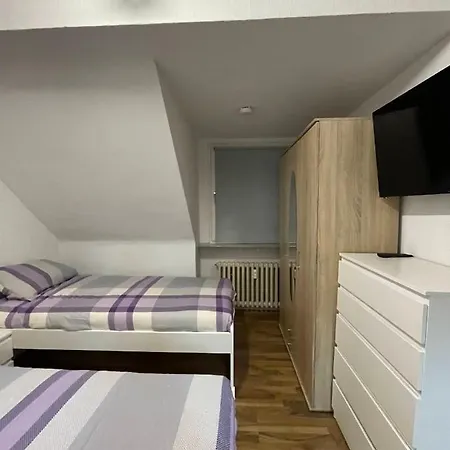 Monteur Fuer 4 Personen In Oberhausen. Apartament