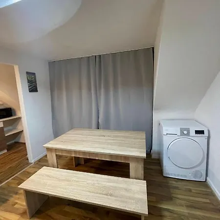 Monteur Fuer 4 Personen In Oberhausen. Apartmán Oberhausen (North Rhine-Westphalia)