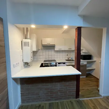 Monteur Fuer 4 Personen In Oberhausen. Apartmán